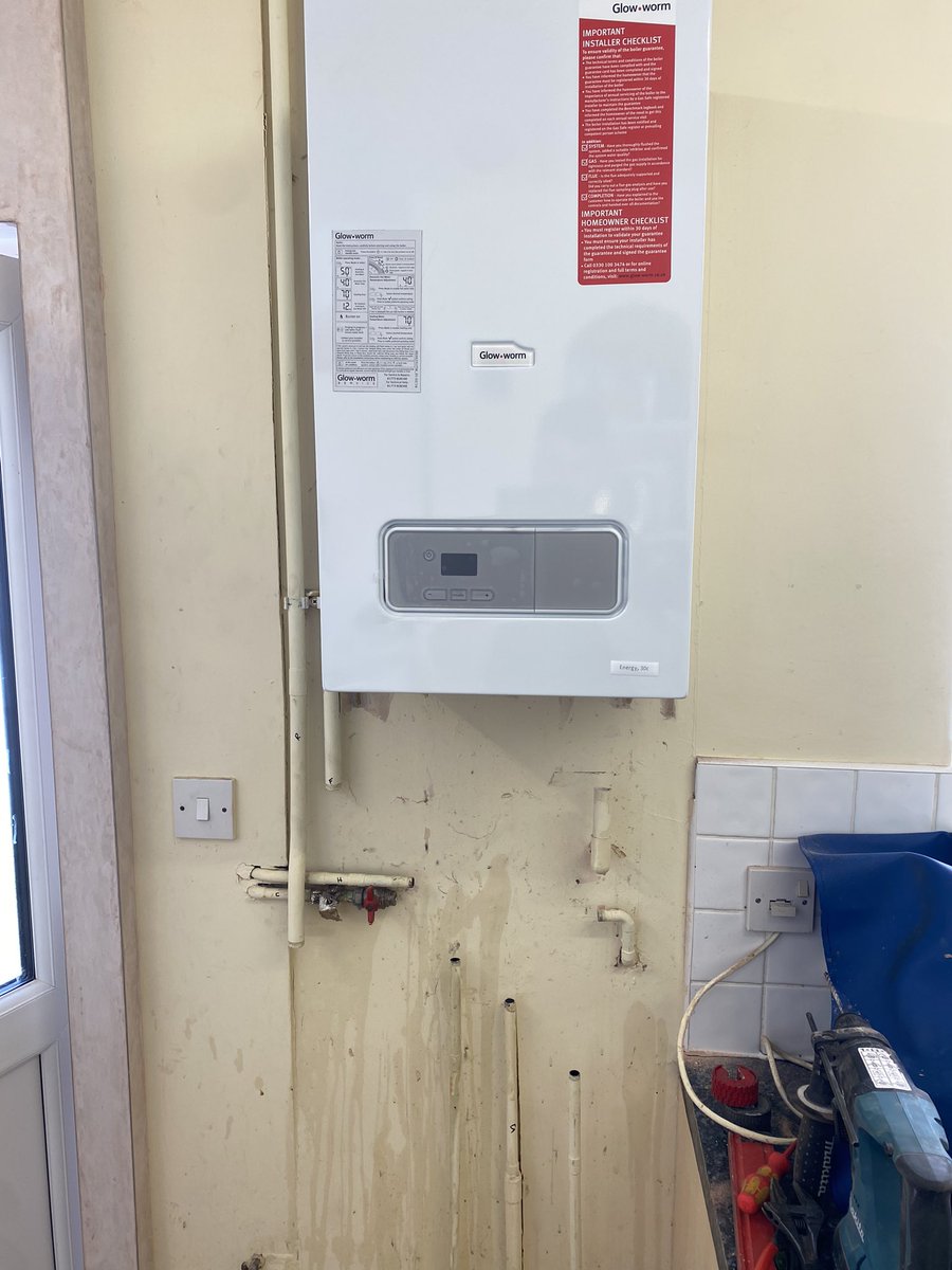 H2oHeating's tweet photo. @glow_wormclub energy boiler installed in a student house in exeter. Safe to say we left it cleaner than when we arrived!! https://t.co/JK4sIA5Ml2