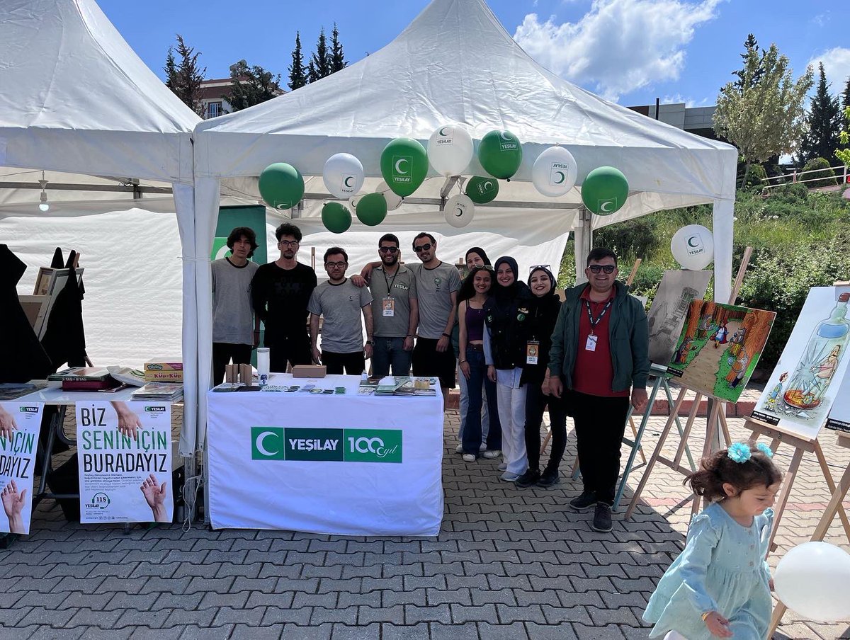 OKÜ Bahar Şenlikleri 16-17-18 Mayıs’ta büyük bir çoşku ile gerçekleşti💚 Stant ve Uluslararası Karikatür Sergimize ilginiz ve nazik ziyaretleriniz için teşekkür ederiz #yeşilay #yeşilayvarsahayatvar 
#yeşilayiyikivar #bağımlıolmaözgürol #nicesağlıklınesillere