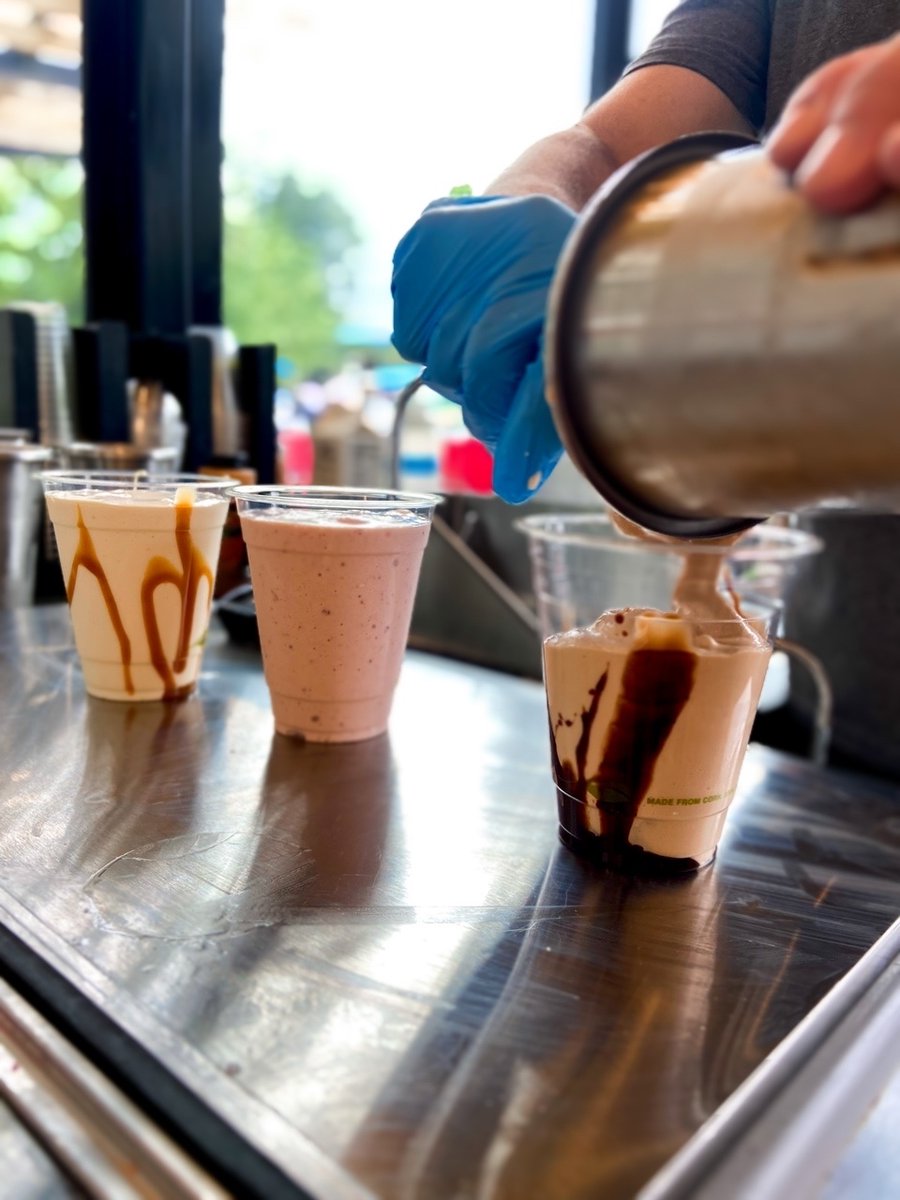 A 90° day?!? Don't panic. Stay cool 😎
Our salted caramel, strawberry, and chocolate shakes are ready for ya! Which will you choose?
