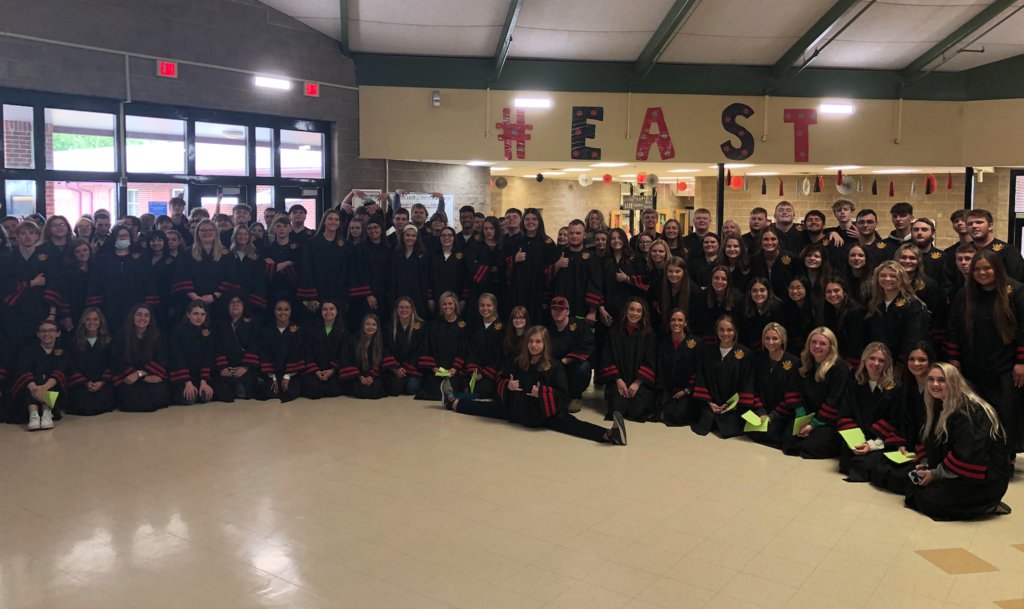 C_MooreLCHS's tweet photo. The Class of 2022 visited all schools in the county for a parade of graduates! https://t.co/LxHUBwv1dZ