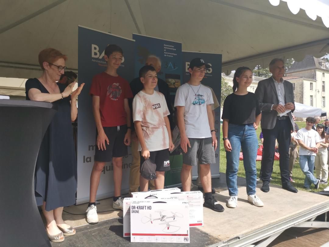 aerocampus_a's tweet photo. Remise des prix Aéronautique et Espace Nouvelle-Aquitaine ce jour par le #BAAS, la @NvelleAquitaine et le Réctorat Bordeaux

🏆
1er prix - collège : Collège Ausone de Bazas 
1er prix - lycée : Lycée Eiffel de Bordeaux 
Prix 3AF : Collège François Mitterand de Créon 
#attractivité https://t.co/Uc795D7FWT