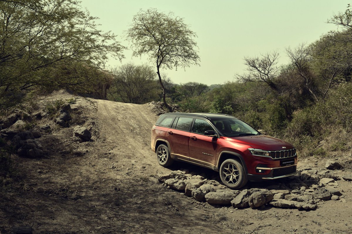 pitstopweekly's tweet photo. The @JeepIndia #Meridian is launched at introductory starting price of Rs.. 29.9 lac! https://t.co/RtBgiakdZQ https://t.co/Xe3RmcWrVL