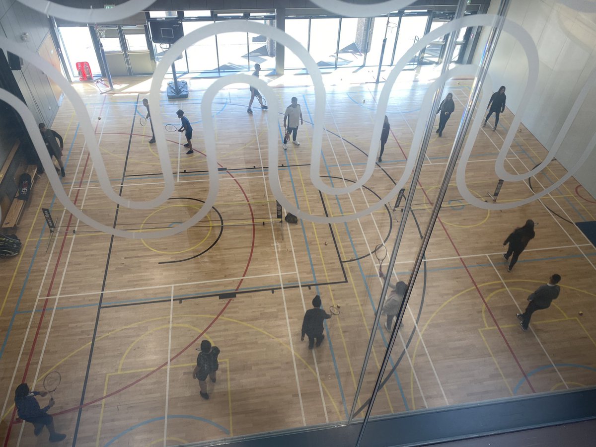 KSSFamilyLearn's tweet image. What a day at @Blairdardiepri doing some tennis and cooking fajitas with their P7s and their families 🌯🎾

See you all next week 😊 

Thank you to our @KnightswoodSec young people and staff for all their help.