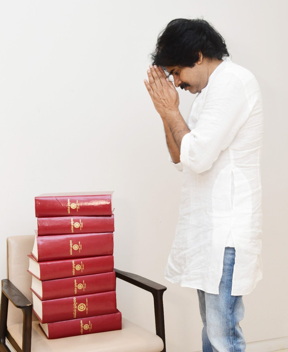 JanaSenaParty's tweet photo. దిక్సూచిలా... జనసేన ప్రస్థానం పుస్తక సంకలనాలు - 
P.HariPrasad Garu, @venupro , @vskchakri https://t.co/mGqjvnvaD4