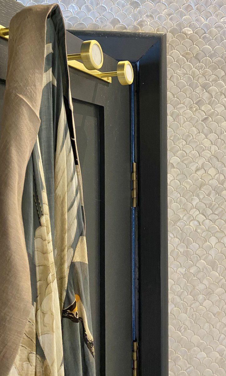 TheTapEndDesign's tweet photo. Some #CloseUp vibes from a beautiful #MasterEnsuite we photographed today 📸 

More from this coming soon! 

#GoldEnsuite #BrassEnsuite #GoldAndDark https://t.co/QR7I4hb5H0