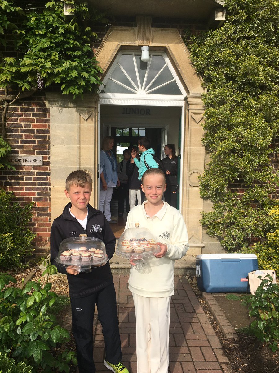 LWC_JuniorHouse's tweet photo. Inaugural Summer Fete ☀️🎉🏏🍦🍭🎼🎪🎈#LWC1stForm #LWC2ndForm #JuniorHouseRules #community https://t.co/bTnxTweHkv