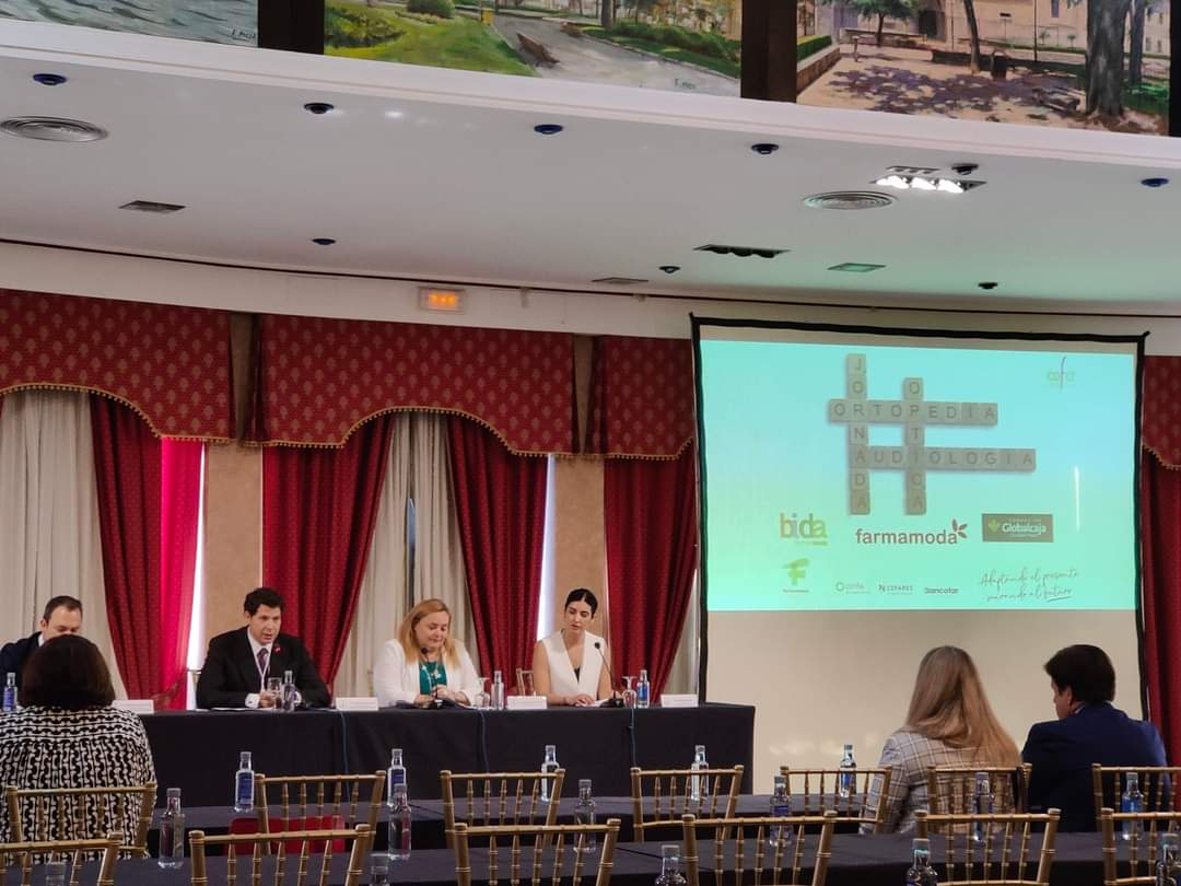 MasterOrtopedia's tweet photo. De jornada de Óptica, #Ortopedia, Audiología y #ORL en Ciudad Real. https://t.co/zt5ilhWuXB