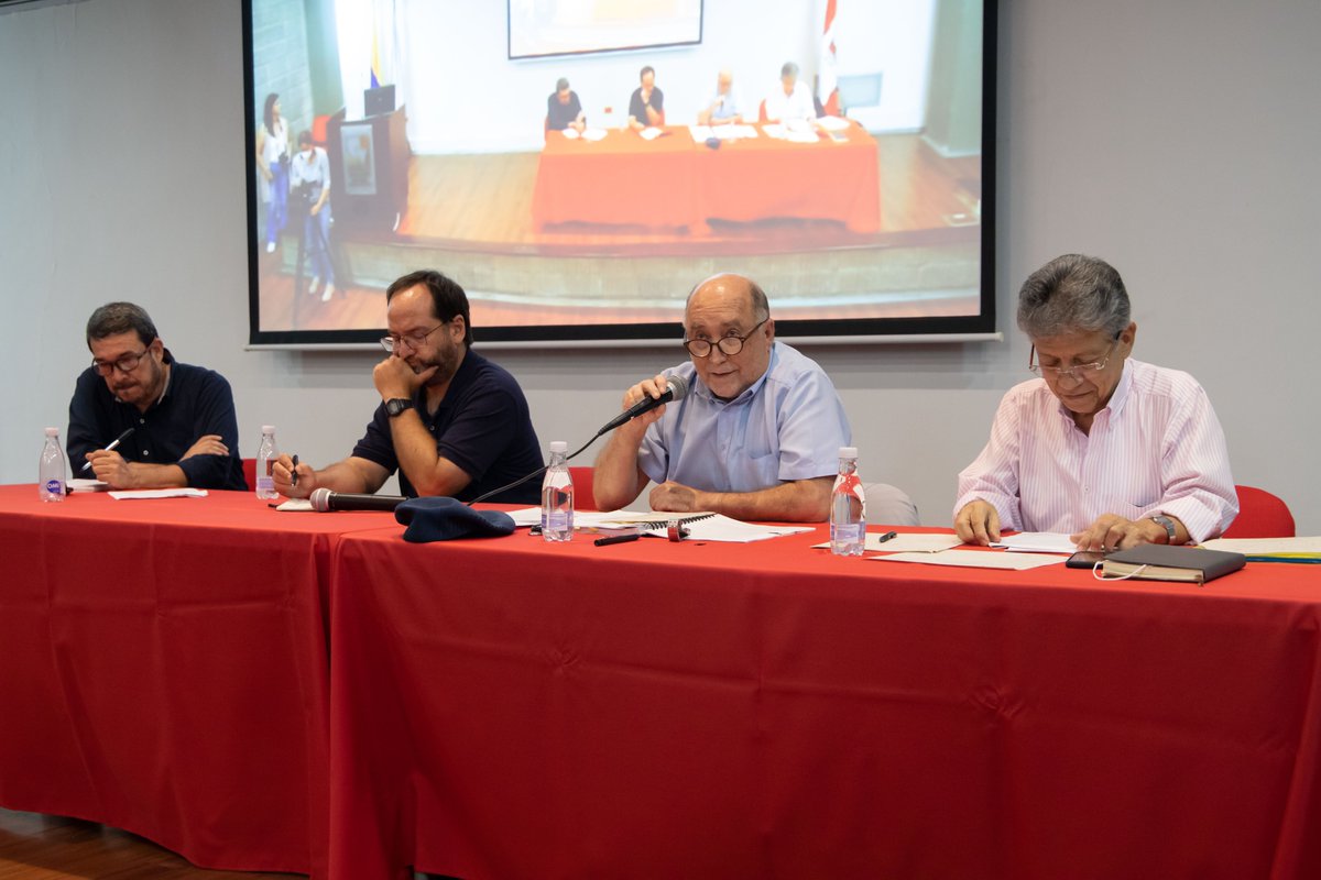 admonunivalle's tweet photo. Gran espacio de análisis, reflexión y pedagogía electoral. Agradecimientos a nuestros invitados y al público que asistió al conversatorio "Qué se juega en las elecciones presidenciales del 2022". #NoBoteSuVoto
Vea el conversatorio en @UnivalleCanalFCA 👍 https://t.co/yHiMxCRDri