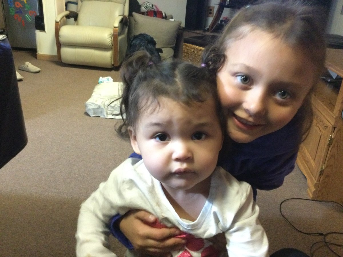 selfmelinda's tweet photo. @glamrockgirlie @brandilauren_ Pics of great niece and grand babies 👶 https://t.co/Go0dZiQyVN