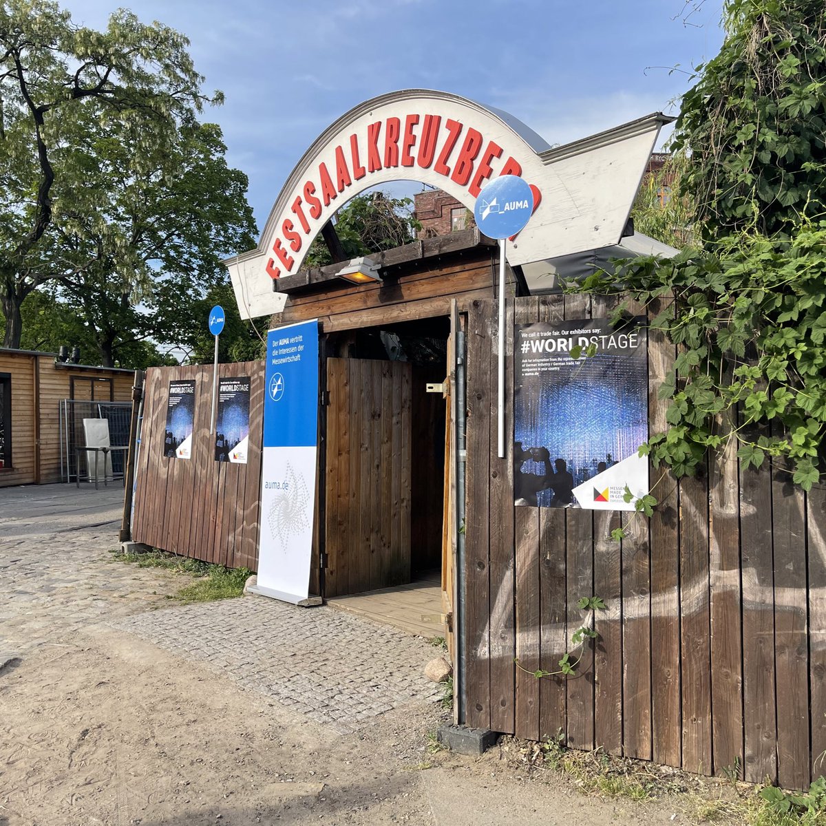 AUMAeV's tweet photo. Herzlich willkommen zum #aumamessetreff22 im schönen #messemonatmai!
#endlichwieder #messetreff https://t.co/HsxJqlug7a