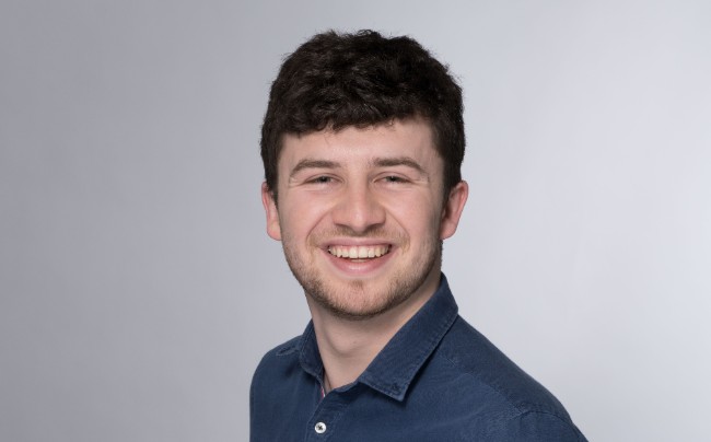 #BoursePayot 2022 : nos chaleureuses félicitations à <a href="/phileas_authier/">Philéas Authier</a>, candidat présenté par la <a href="/RadioTeleSuisse/">RTS</a>, qui remporte le concours des jeunes talents du journalisme des Médias Francophones Publics.