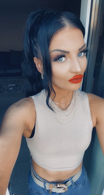 All ready for this evening cheeky dinner date 💋😜💄 https://t.co/pkE2mUsSPC