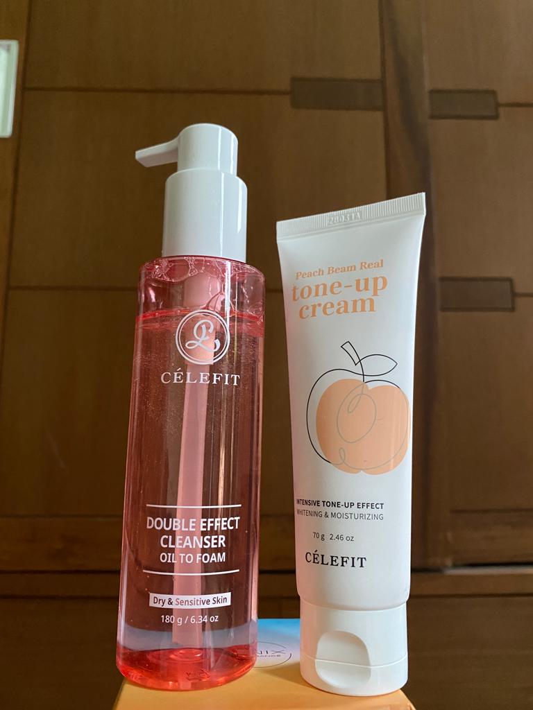 DinarSajja's tweet photo. ☑️ Cara singkat mencerahkan wajah dan Double cleansing mudah versi aku !!! 😍😍

~ Peach Beam Real Tone-Up Cream
~ Double Effect Cleanser Oil to Foam

dari @celefit_id 

- Sebuah Utas - https://t.co/kkrmsFSkAG
