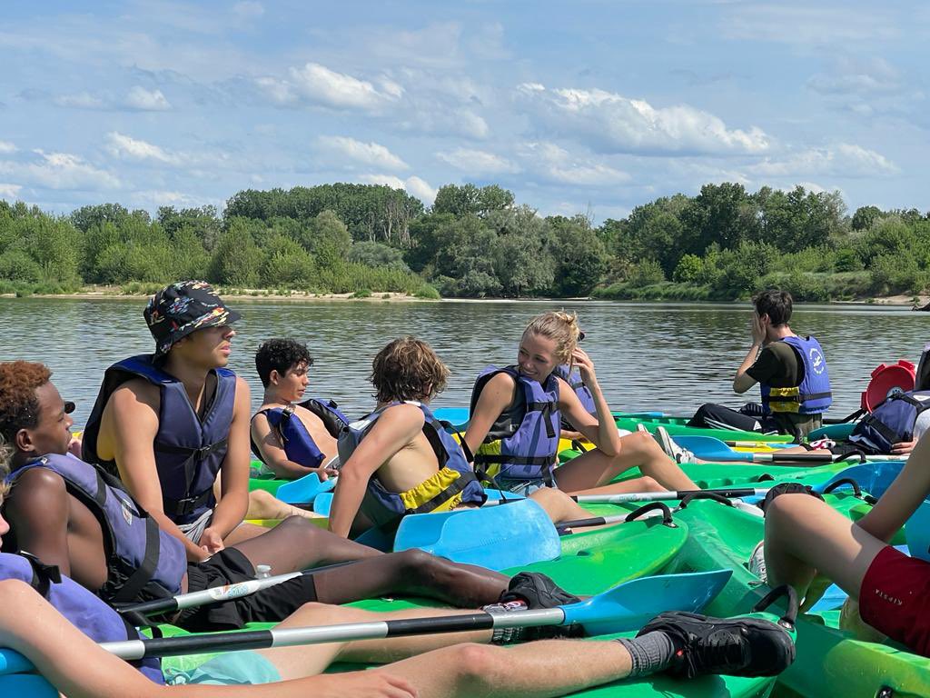 Safe descent of the Loire in stunning sunshine as we head into our final evening. #loire2022 #mslearns @IntSchBrussels