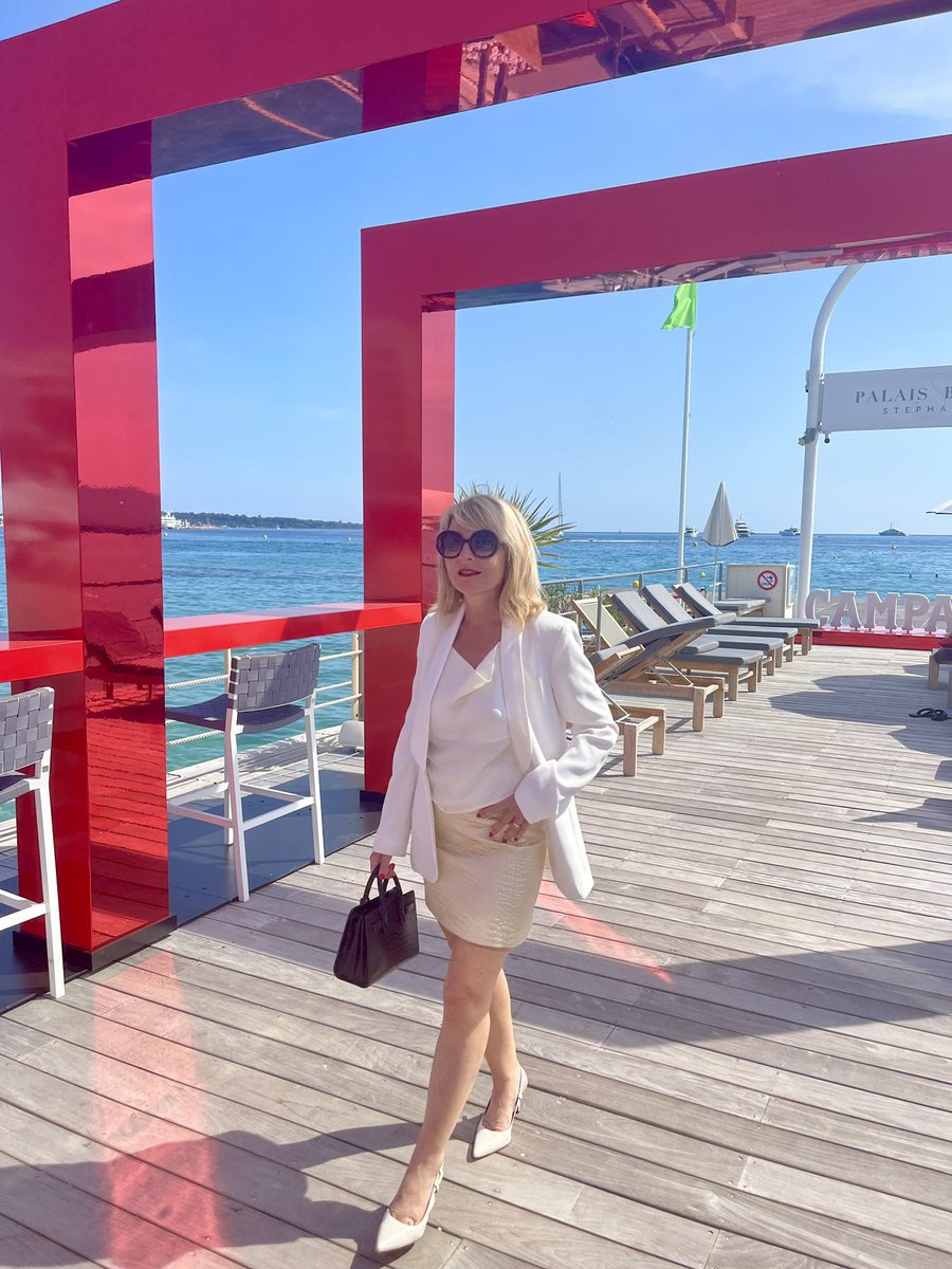 LeBrunRegine's tweet photo. While in Cannes…

#festivaldecannes #businesstrip #lifebymademoiselleregine #camparibeach #camparievent https://t.co/1B7CPf7dGL