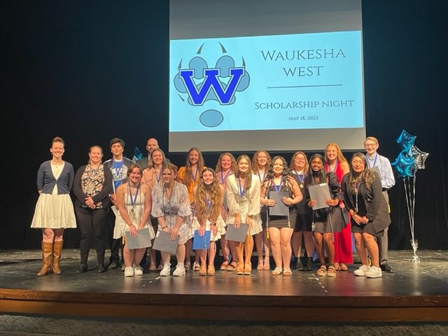 WaukeshaWestHS's tweet photo. Congratulations ⁦@WaukeshaWestHS⁩ GEAC and Seal of Biliteracy students https://t.co/Py5e4SKtjN