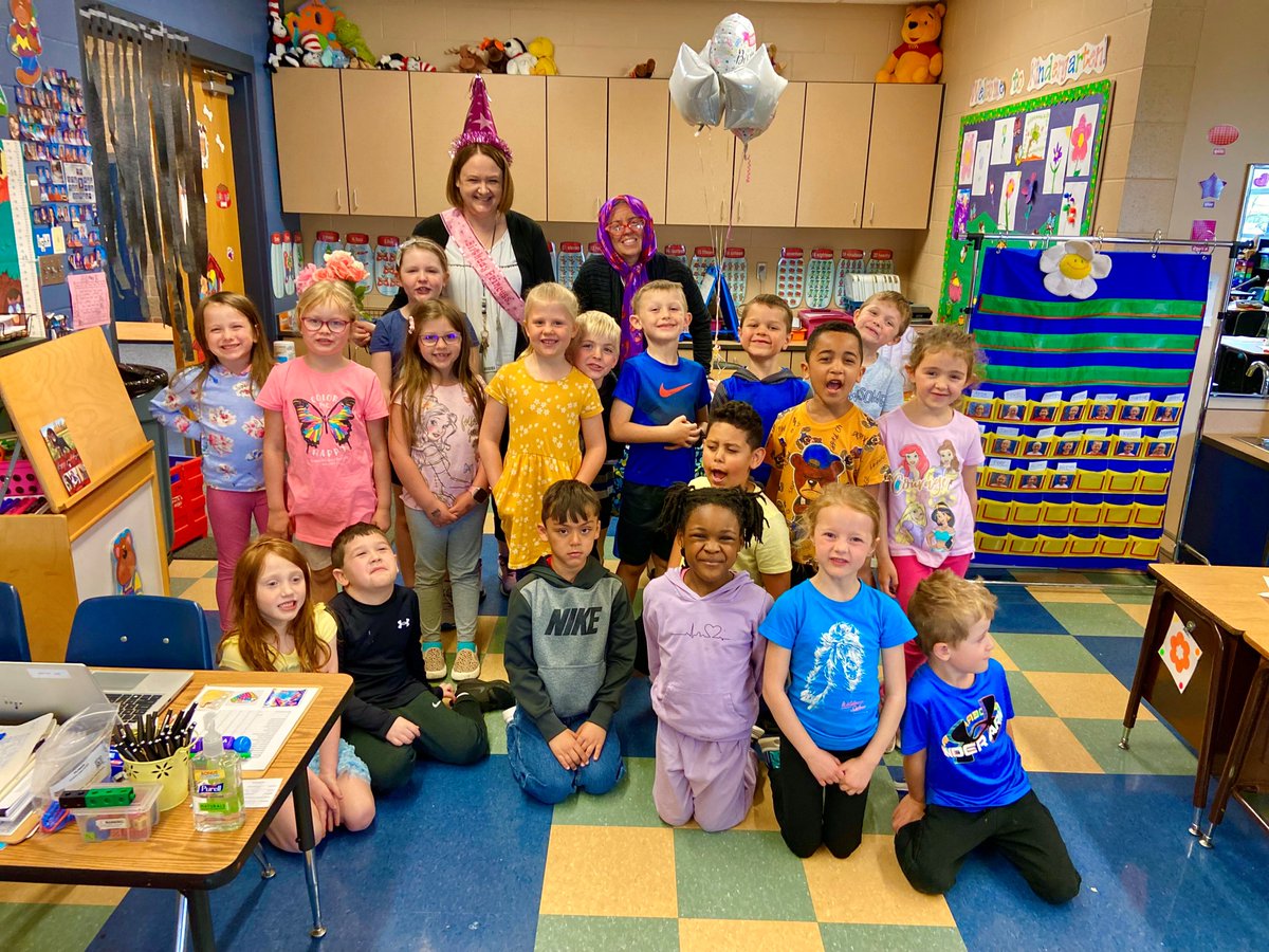 SchoolBennett's tweet photo. Happy Birthday, Ms. G!! https://t.co/qZzpsv0kcV