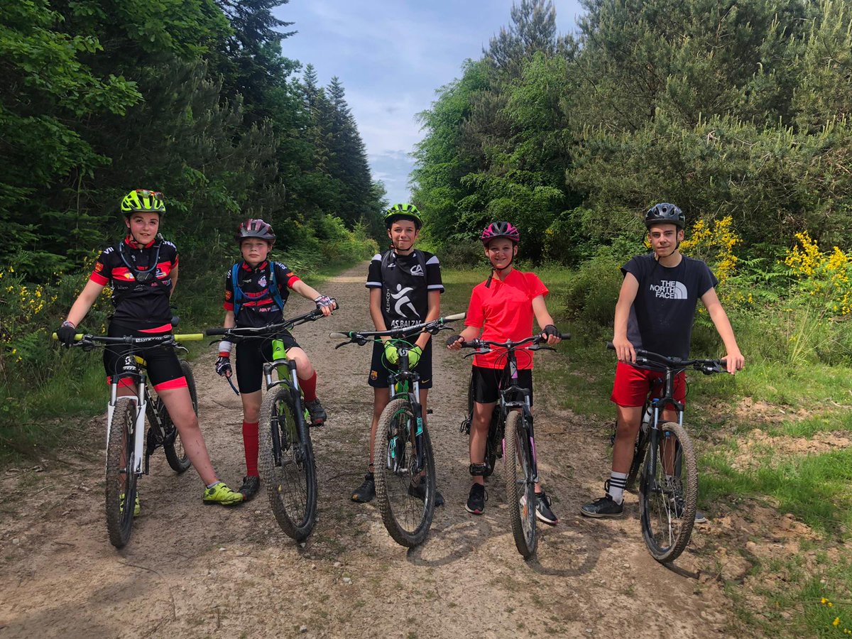 ASBALZAC's tweet photo. VTT @ASBALZAC entrainement en forêt #Ecouves pour préparer les France VTT 🇨🇵 . cross, rallye et trial pour nos élèves qualifiés #UNSS #mixité https://t.co/7pZ5R3LAX1
