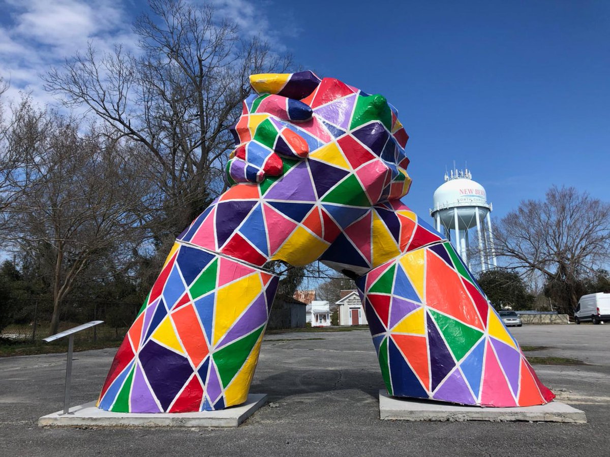 NCArtsCouncil's tweet photo. In response to children missing out on opportunities to socialize during the pandemic, @cravenarts designed and fabricated a metal frame for a large-scale sculpture of two clasped hands. The council recruited children from the Boys & Girls Club and local libraries. #SparksOfLight https://t.co/v0G9HluVGm