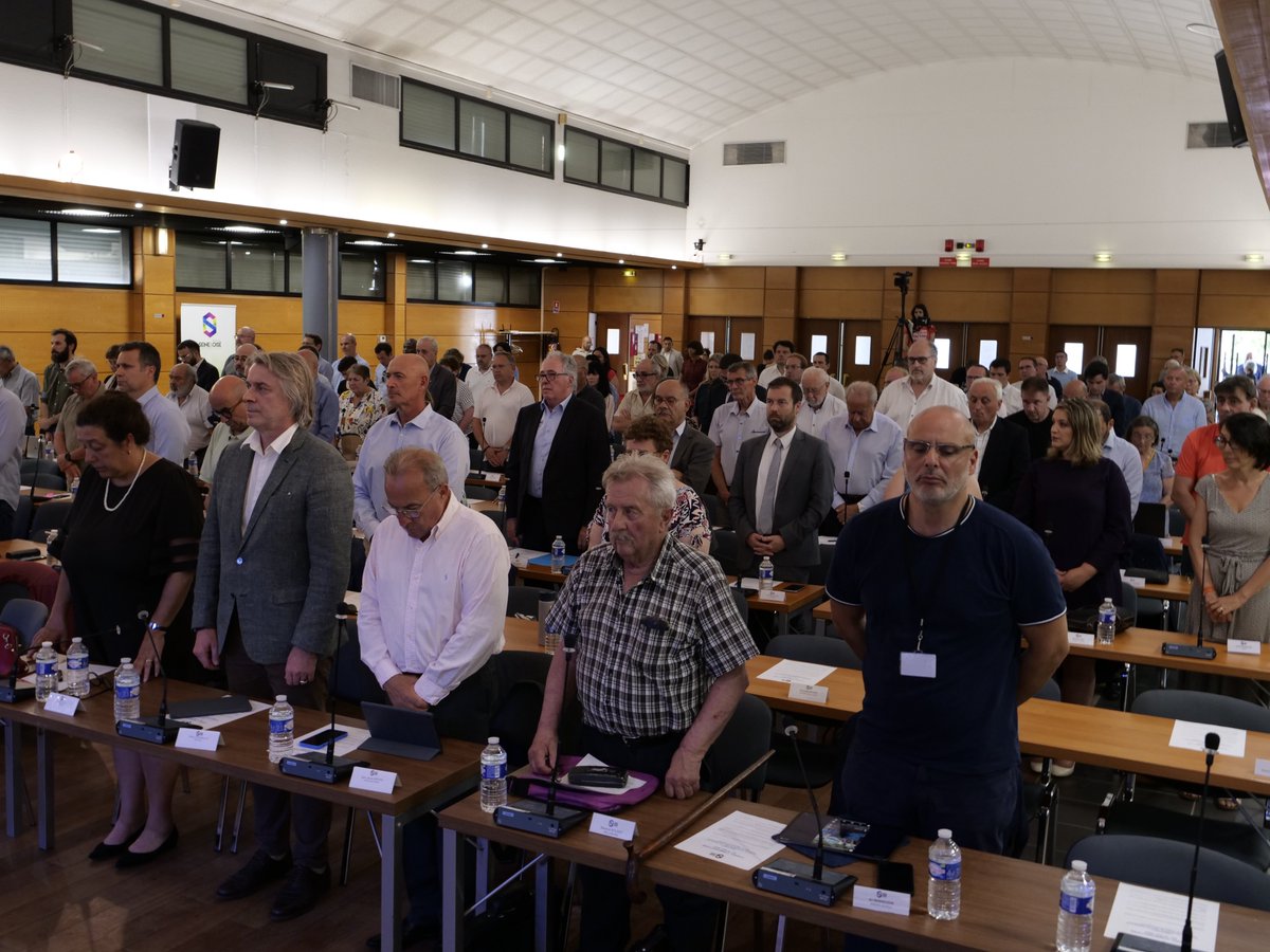 #ConseilCommunautaire #Hommage
Minute de silence pour saluer la mémoire de Jean-Luc Gris, vice-président délégué à la gestion de déchets et maire de Gaillon-sur-Montcient, décédé dans la nuit du 7 au 8 mai.