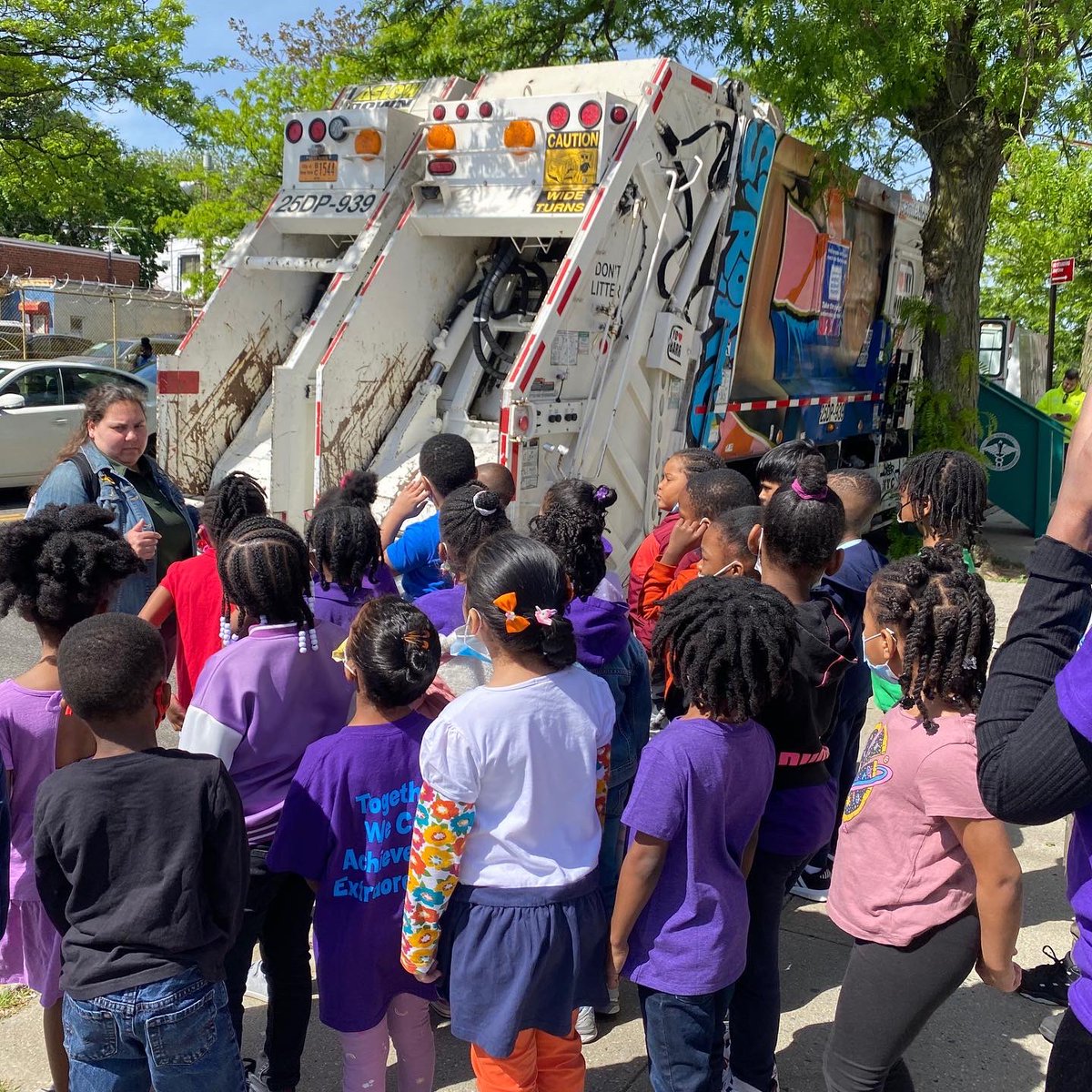 KPs326's tweet photo. P.S.326 received a visit from the DSNY! "Touch a Truck" is a special exhibition for students to learn more about sanitation and get up and close with a sanitation vehicle. #ps326 #dsny #nycpublicschools https://t.co/w18KYoIjZq