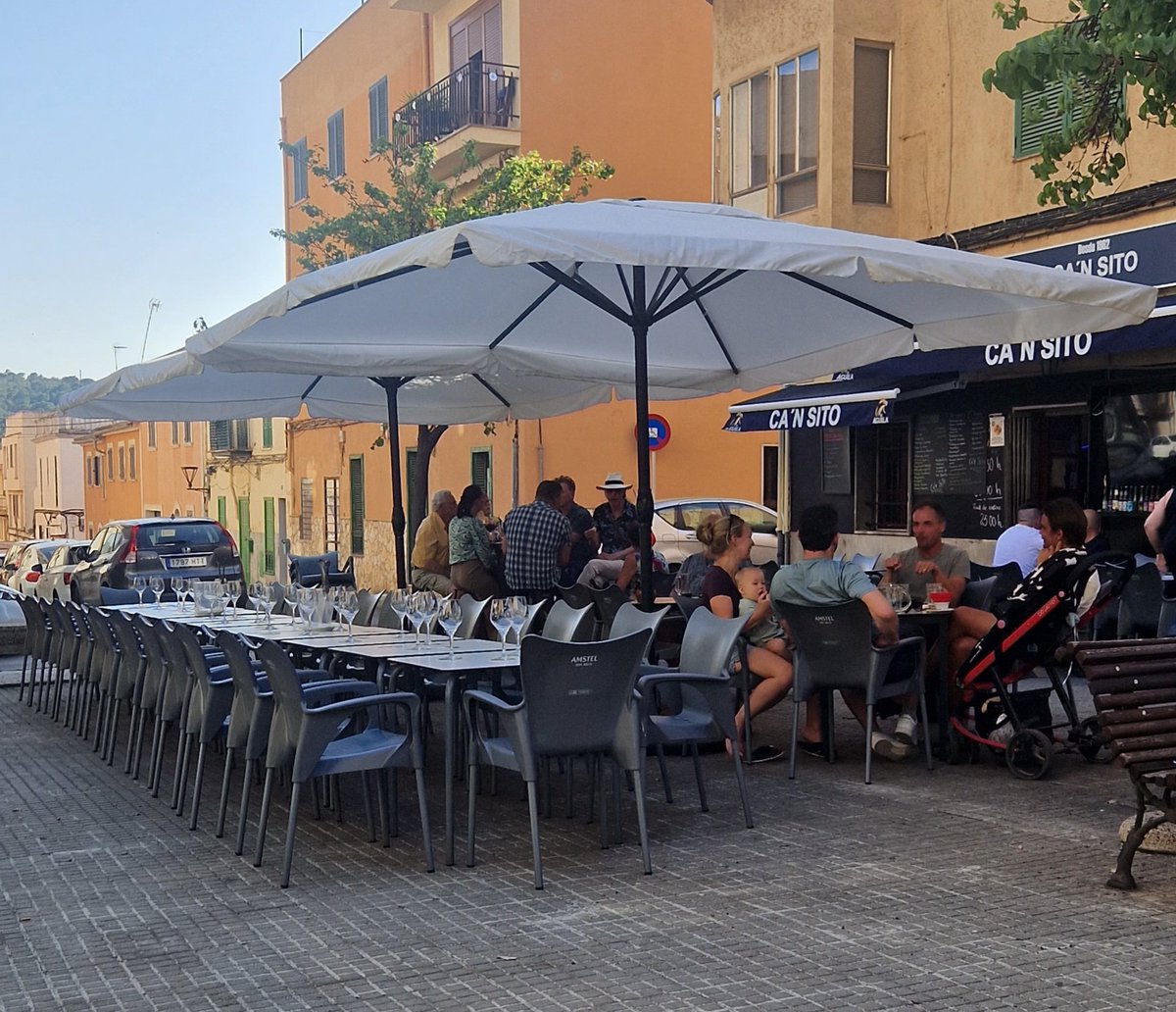 vicspebbles's tweet photo. Ocupant via publica, a on estan les "linias amarillas" @albertjarabo @VeinsBarri @EspanyoletSon @VianantsMca @EspanyoletSon @policiadepalma @hila https://t.co/CMGwHfVgKH