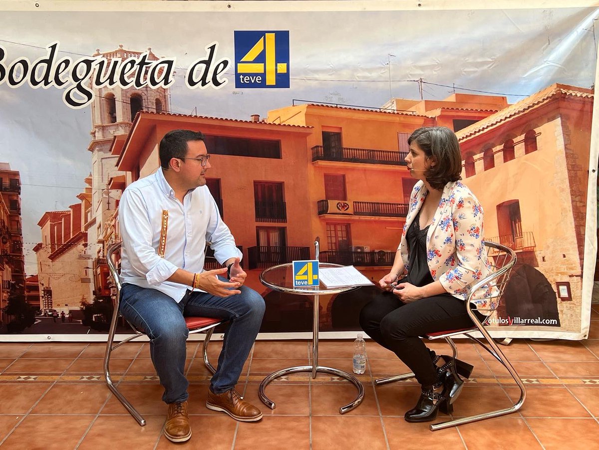 AdrianCasabo's tweet photo. 🎙Primera ronda per les #bodeguetes dels mitjans amb els companys de @PPVilareal 

Gràcies, companys de la premsa, per la important tasca d‘informació durant tot l’any i també per fer-vos ressò de tots els actes de les #festes de Sant Pasqual. #SP2022 #ElVila_realDeTots 😉 https://t.co/JgJ2sqeKsG