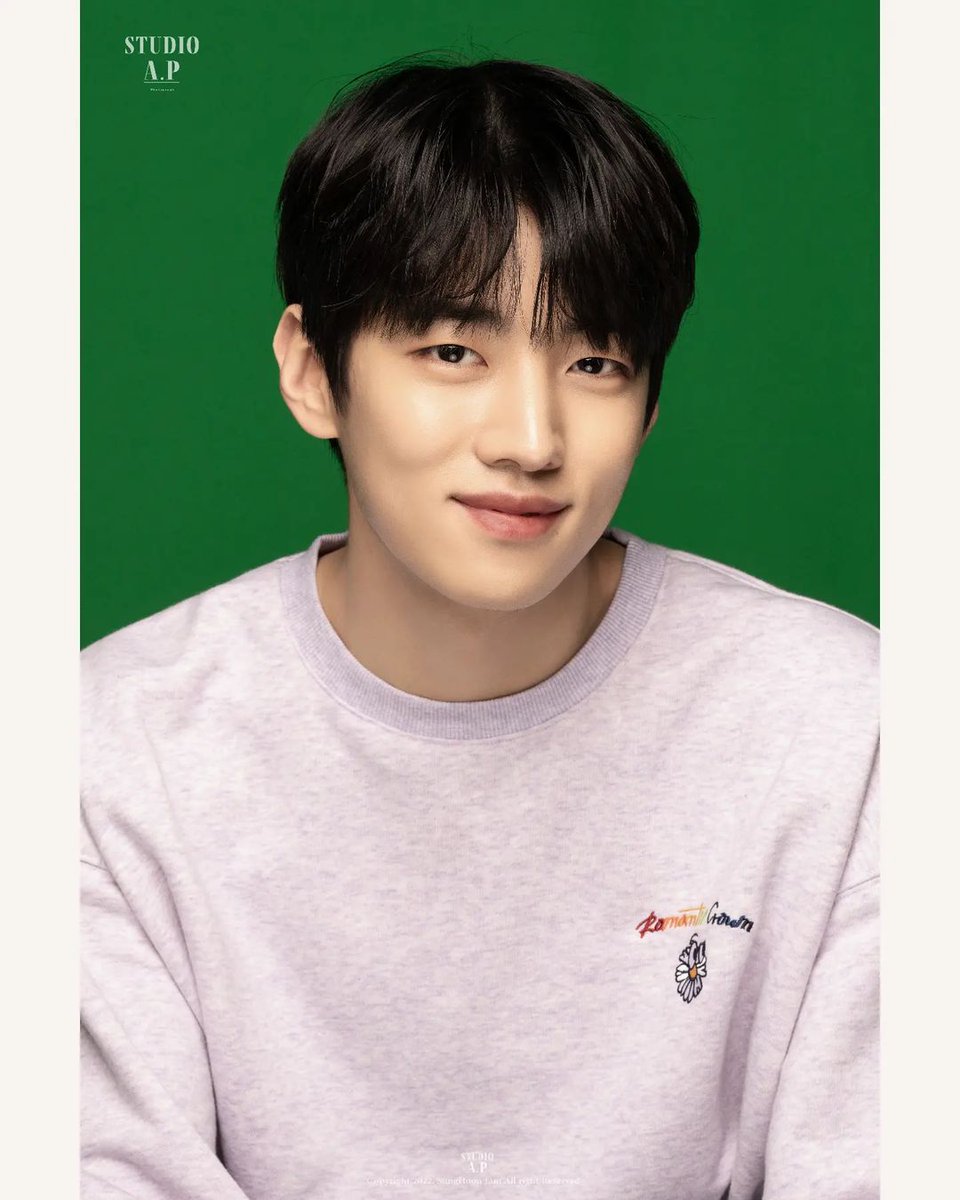 dkzdata's tweet image. 220519 STUDIO A.P 인스타

재찬: instagram.com/p/CdujJ4sP9yt/
경윤: instagram.com/p/Cduw-gjPh7X/
종형: instagram.com/p/CduxGaFvc8b/

@dkz_dy
#DKZ #디케이지