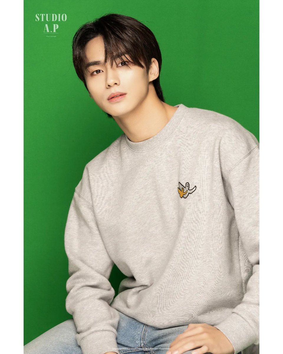 dkzdata's tweet image. 220519 STUDIO A.P 인스타

재찬: instagram.com/p/CdujJ4sP9yt/
경윤: instagram.com/p/Cduw-gjPh7X/
종형: instagram.com/p/CduxGaFvc8b/

@dkz_dy
#DKZ #디케이지