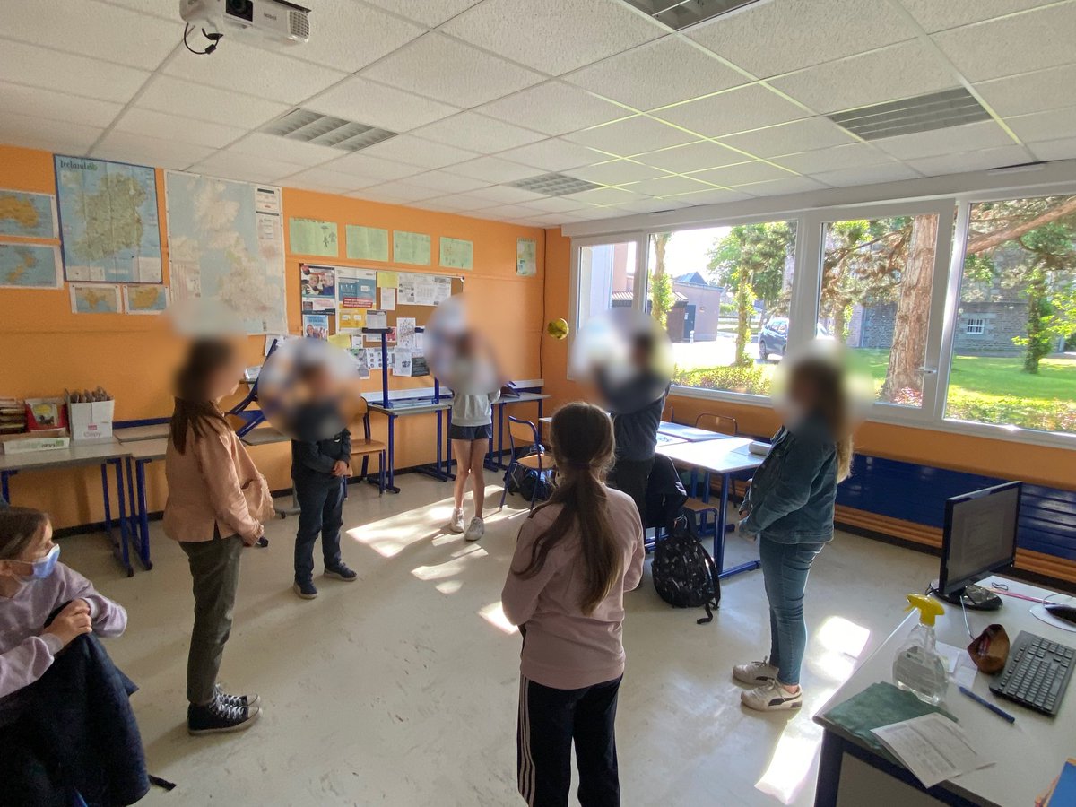 CollegeGavray's tweet photo. Des élèves de CM2 attentifs et investis pour leur journée d’immersion aux côtés des 6èmes #LiaisonCycle3 https://t.co/ZNSw6leecW