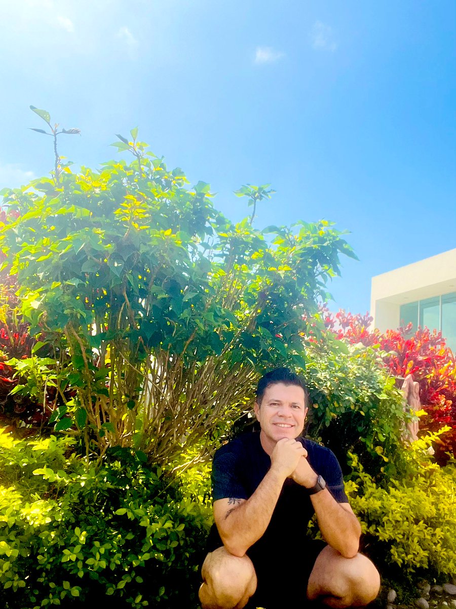 j_medina37's tweet photo. recordar que con el amor que cuidemos nuestro jardin es el amor con que debemos cuidar de los hijos es la base para que florezcan y den buenos frutos.Todo comienza en casa(con amor)buen dia para todos! #FelizJuevesATodos #Podando #Cosechando desde abajo hasta arriba (se cae) https://t.co/u0svh7o19V