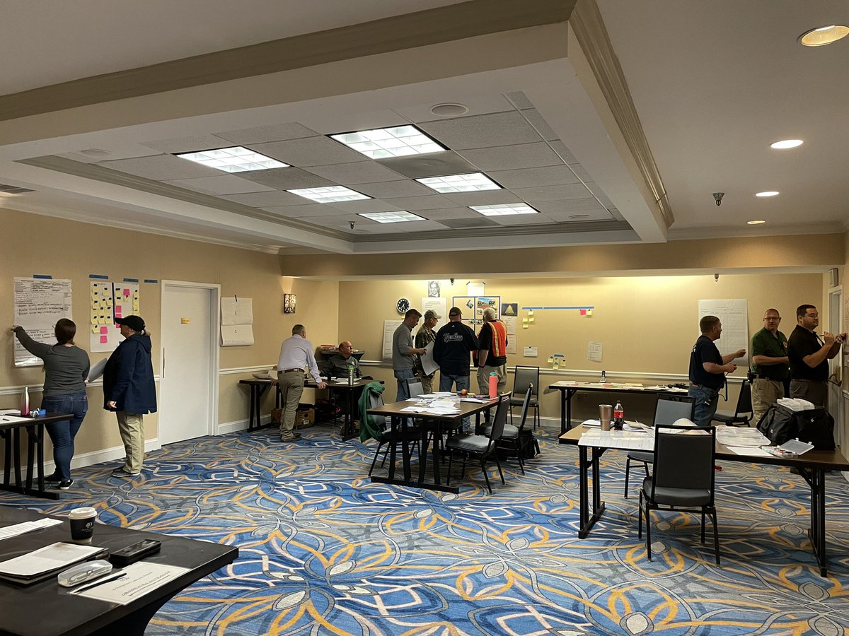 Day four of the L381 leadership class being delivered by MC Solutions.  While other team members work in the sim cell and others are observing - one third of the class is working the Coasta Ricardo Command Post.  Strong work!