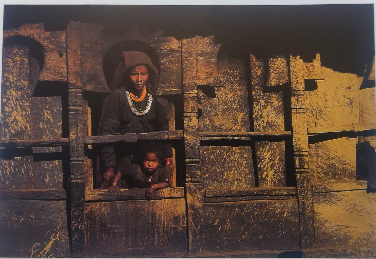 Thread on कम्पनी माला (Coin Necklace) 🧵

A Talphi woman is seen wearing a necklace of silver coins brought through trade from India during the days of the East India company. Coins are stamped with company's name

Pic "Dolpo:Hidden land of the Himalayas"  EricValli/DianeSummers