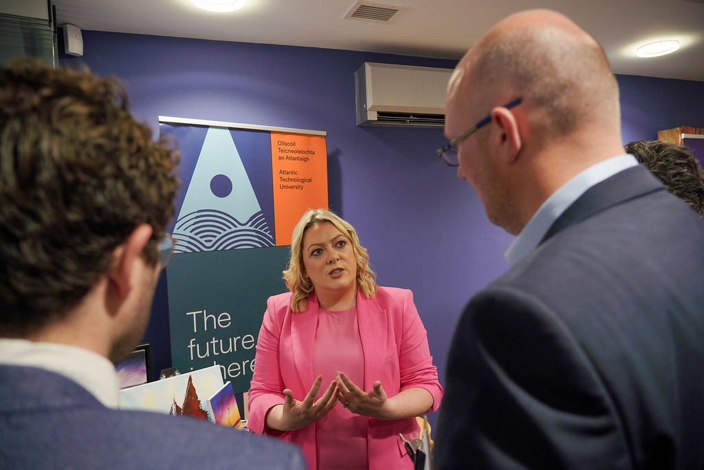 Míle Buíochas don tacaíocht ar fad <a href="/WesternDevCo/">WesternDevelopment.ie</a> <a href="/UdarasnaG/">Údarás na Gaeltachta</a> <a href="/ardan_ie/">Ardán</a> <a href="/TG4TV/">TG4</a> <a href="/GreasanSkillnet/">Gréasán na Meán Skillnet</a> <a href="/leogalway/">Local Enterprise Office Galway</a> <a href="/ATU_GalwayCity/">ATU Galway City</a> <a href="/Entirl/">Enterprise Ireland</a> 

📸 <a href="/ANTHONYSHAUGHS/">Anthony Shaughnessy</a> <a href="/superfly_ie/">superfly.ie</a> 

#CREWDigital