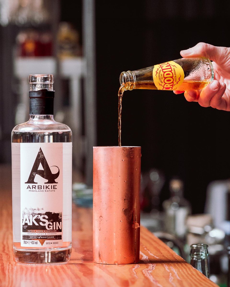 Arbikie's tweet photo. FORZABEES 🍯
35ml AK’s Gin
20ml Amaro
12.5ml Lime juice
20ml Honey
Top up with orange @IlCrodino
Garnish: Maraschino cherries & dried coconut flakes 🍒🥥
Cred: Danny McManus
#arbikie #cocktails #aksgin #heypalu #scottishgin #ginadaymay #gincocktail #edinburghbars https://t.co/diiSQA8YP3