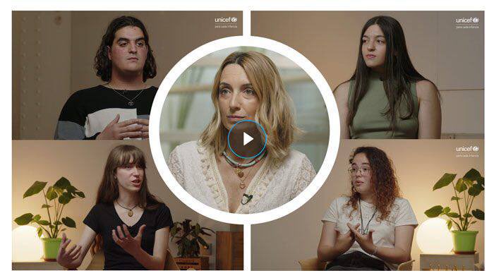 unicef_es's tweet photo. Clara, Fran, Irene y Lara son valientes. Hablan claro y, como tantos adolescentes, quieren que se les escuche, que no se les juzgue y que se les brinde la ayuda que necesitan. 
Charlan con @Patri_Psicologa a 💙abierto sobre #saludmental 
🎥https://t.co/yyw0JoqZhr
#EnMiMente https://t.co/4JCWzzD1i5