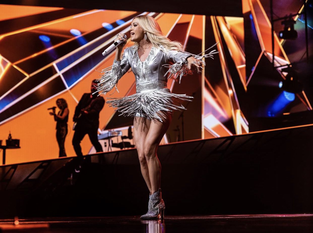 Carrie Underwood on Twitter: “In #Vegas we treat a Wednesday night like