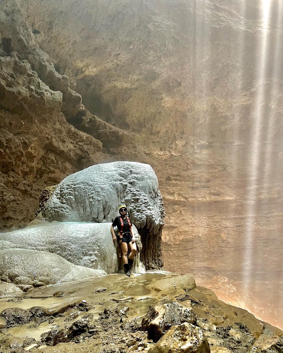 nayna_chan's tweet photo. Ga ada apa yang mau mungut gue buat masuk ke tim penelitian gitu? 🙃 #caving https://t.co/GytdbryADH
