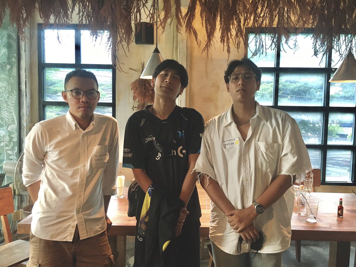 tantophi3nd's tweet photo. เพิ่งมีโอกาสลงรูป นี่คืออีก 2 บุคลากรคนสำคัญสำหรับชีวิตผมในวงการ NFT ครับ 🙂
ขอบคุณทั้งพี่เดย์ที่สั่งสอนขัดเกลาแนะนำเรื่องงานมาเสมอ และพี่เบลล์ที่ต้อนรับผมตั้งแต่ยังไม่ทำ NFT จนเริ่มทำและมาถืองานของพี่ ขอบคุณจากใจทั้งสองคนเลยครับ 🤍🙏🏻
#NearverseTH #NFTCommunity #NEARnft https://t.co/A38nkzsZYN