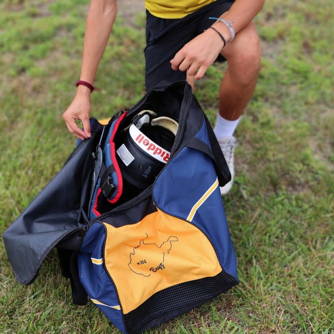 WearAreli's tweet photo. The team duffel bag brings it all together. A great way to flaunt team pride! See how your team logo would look by contacting us for a mockup.

https://t.co/eUoWltVg0P

#Areli #PutYourMarkOntheGame #TeamDuffelBag #DuffelBagBoys https://t.co/JXEykX81RH