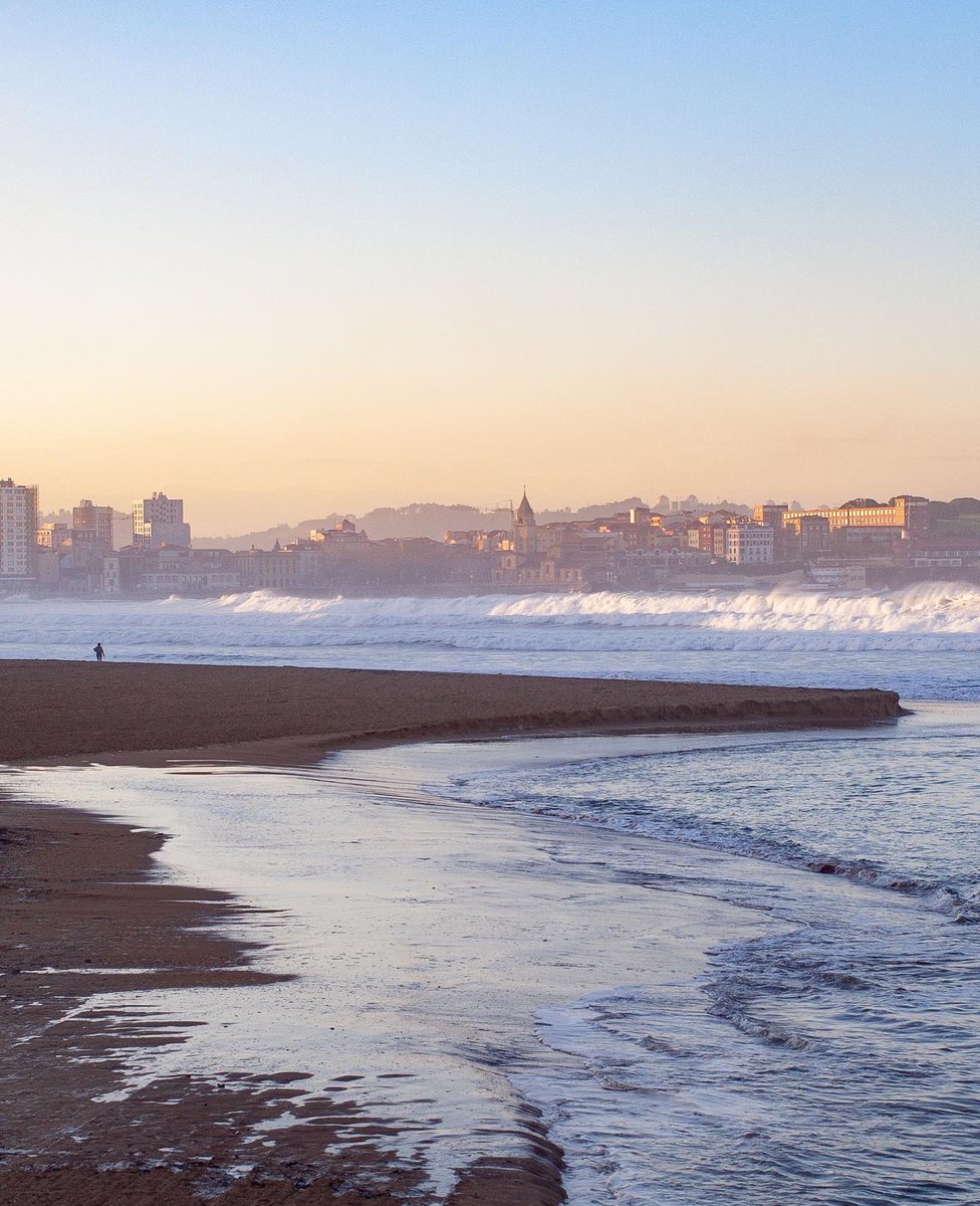 traivelling's tweet photo. On the most underrated north coast of #Spain lies the lively city of Gijon, a green paradise with great natural landscapes but equally beautiful old town. #gijon https://t.co/o3XdKjh7e0