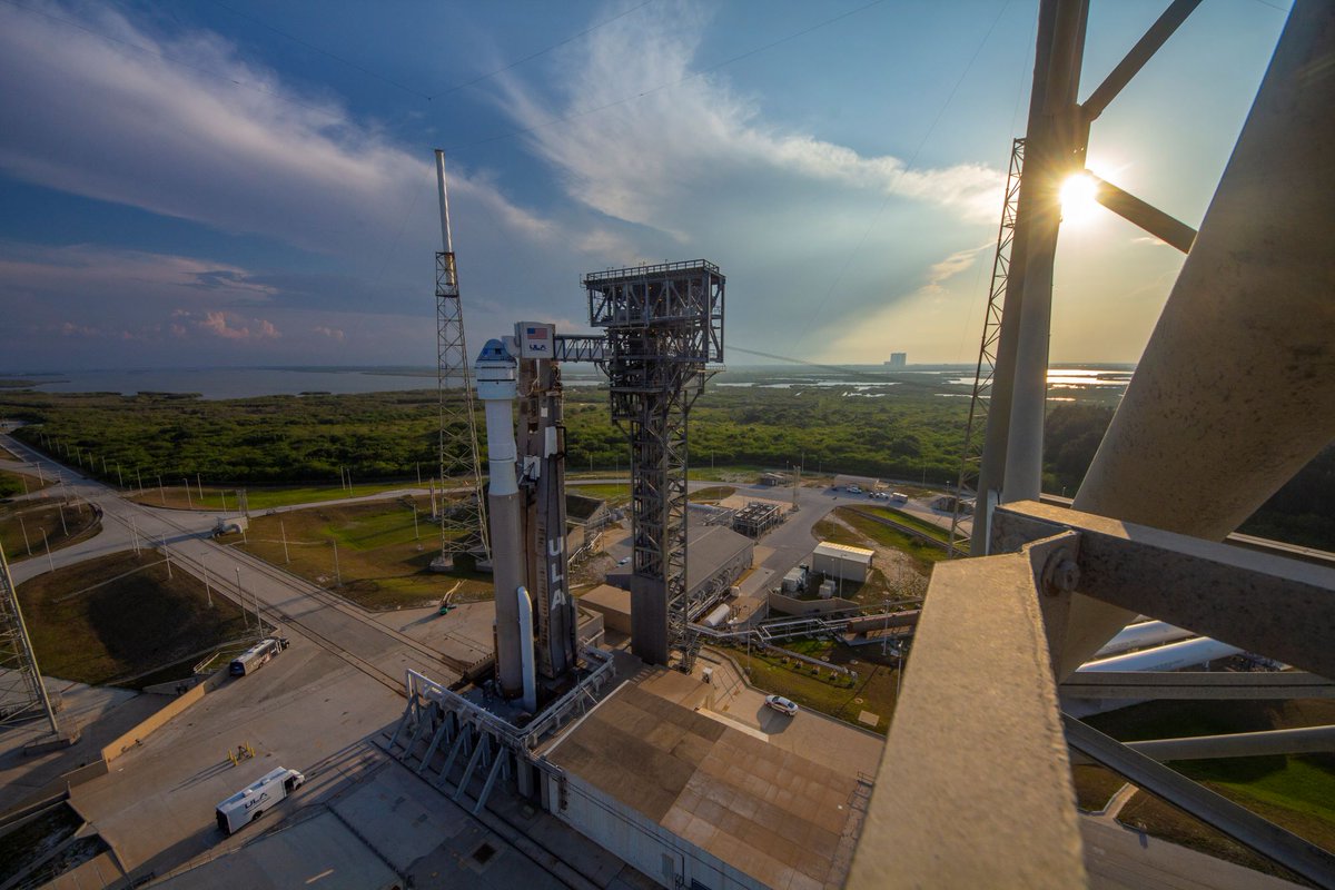 ulalaunch's tweet photo. The countdown has resumed, and we are GO to fuel the #AtlasV with 66,000 gallons of liquid oxygen and liquid hydrogen. ULA Launch Director Lou Mangieri has authorized cryogenic tanking operations. Fueling updates: https://t.co/VIynIedsTB https://t.co/giw5ZqZLAa