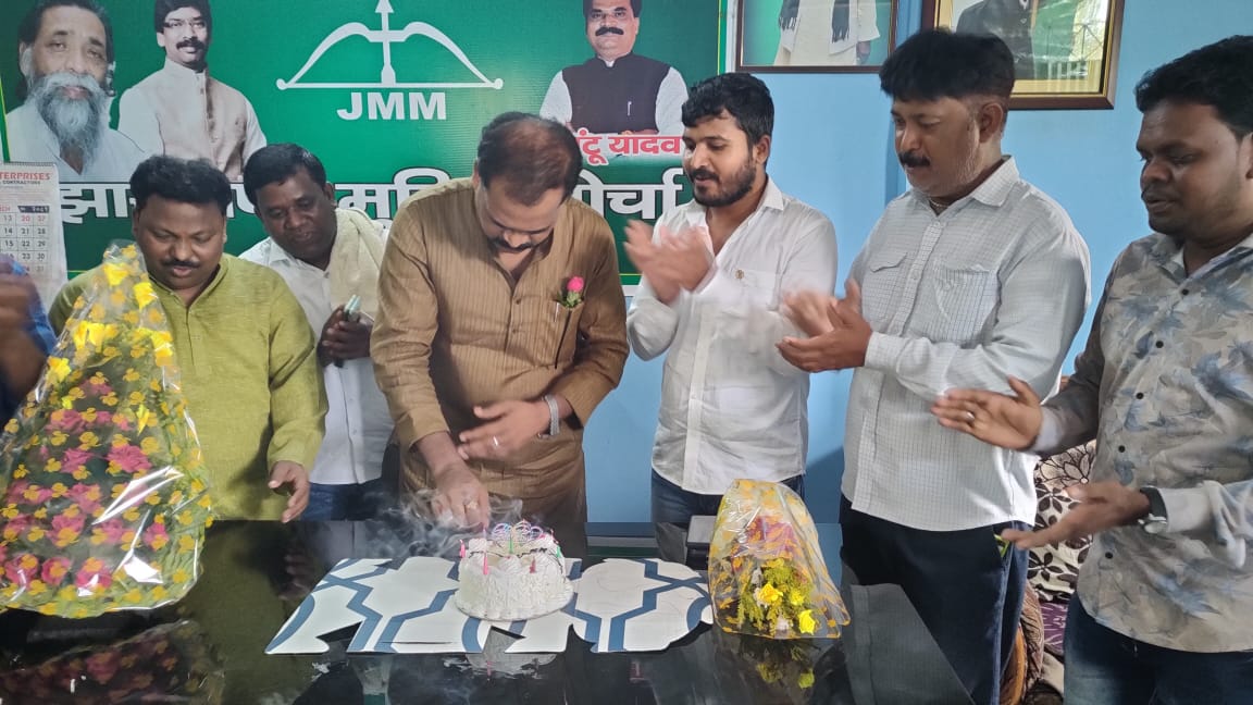 MantuYadavFan's tweet photo. #BirthdayMemory

@MantuyadavJMM @Bokaro_M_JMM https://t.co/gcPQgIIAFa