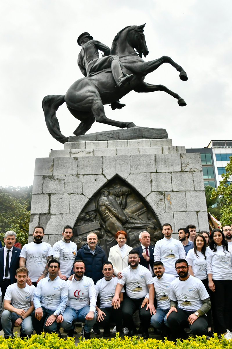 Bugün, 1919 ruhuyla, ilk adımın izinde Samsun'daydık...

Benimle birlikte; iyilik için, cesaret için, iktidar için yürüyen herkese gönülden teşekkür ediyorum.