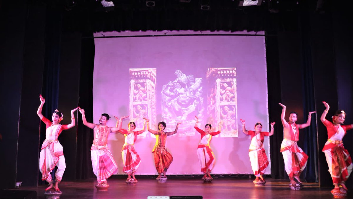 IndianMuseumKol's tweet photo. International Museum Week
Power of Museums 
Day 4 (May 19, 2022)

Prof. Dr. Mahua Mukherjee, Artistic Director - Gaudiya Nritya Bharati presented Gaudiya Nritya along-with her team on May 19, 2022. 

#IMD2022 #MuseumMemories #MuseumsReimagined #AmritMahotsav @MinOfCultureGoI https://t.co/lH613mOpGL