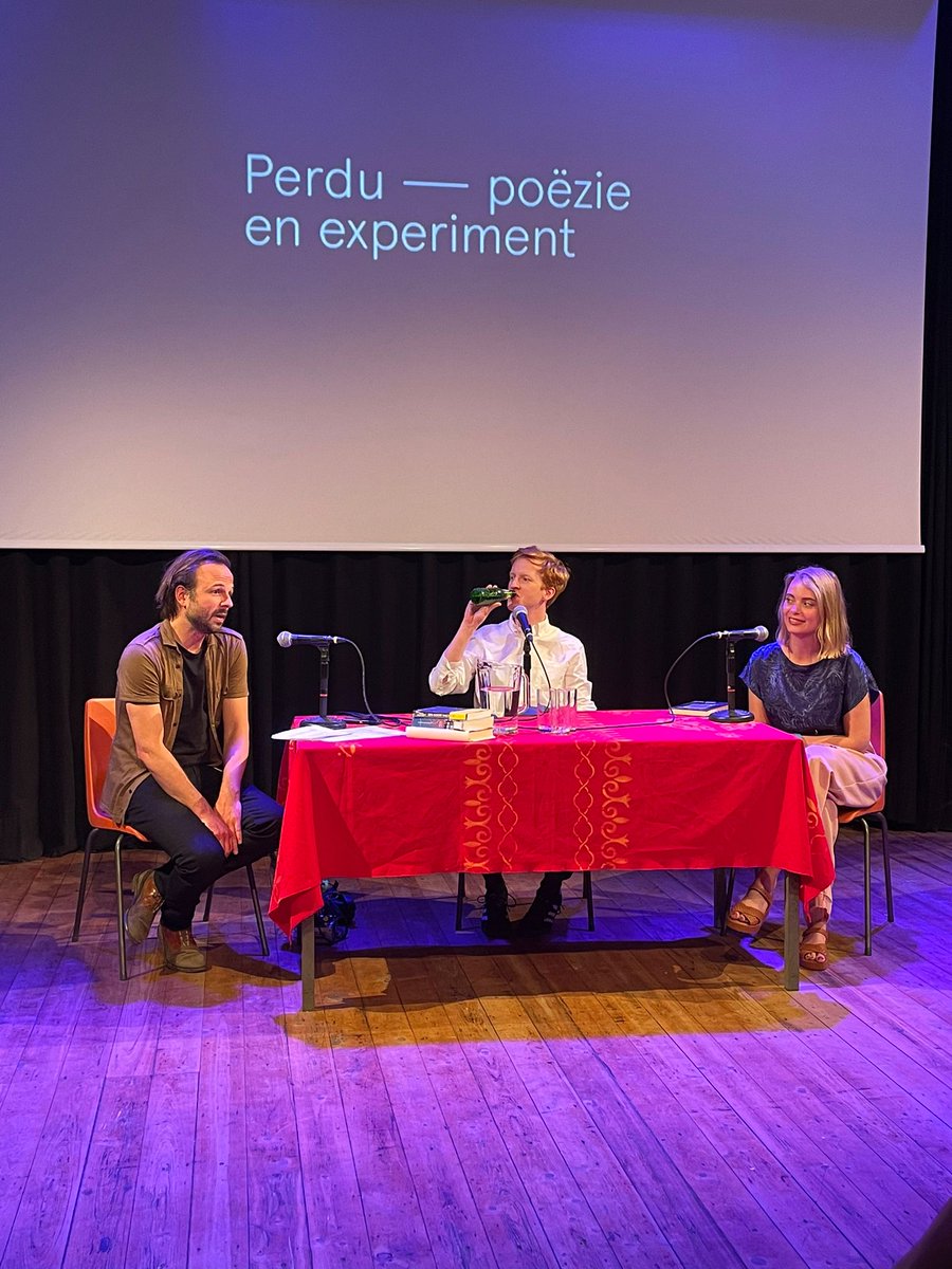 Bewijs dat <a href="/Buurtvader/">Peter Buurman</a> en ik gisteren écht weer een keer in gesprek waren met <a href="/JAlfredRock/">Jan Rock</a>. Over het creëren van (on)werkelijkheden in onze boeken en de rol van de studie Nederlands hierin. En dat was net zo leuk als het klinkt (nu wel nóg nostalgischer naar mijn studietijd help)