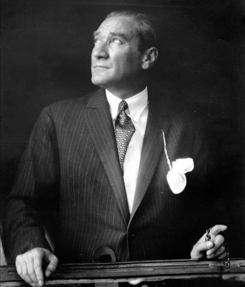 “Biz her şeyi gençliğe bırakacağız…Geleceğin ümidi,ışıklı çiçekleri onlardır. Bütün ümidim gençliktedir.”

Mustafa Kemal Atatürk 

#19MayısGençlikveSporBayramı

#Bubayramsenin