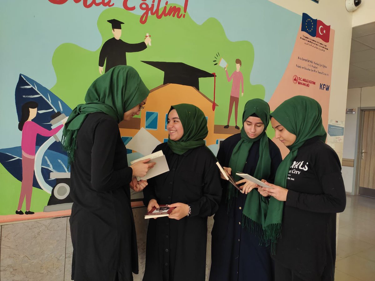 Eğitim Bir Sen tarafından düzenlenen Bir Bilenle Bilge Nesil yarışmasına Okulumuzda okuma takımlarından seçilen kompozisyonlar ile başvuru yapıldık. Dereceye gireceğimizden ümitvariz. <a href="/Diyarbakirmem/">Diyarbakır İl Millî Eğitim Müdürlüğü</a> <a href="/Murat4Kucukali/">Murat Küçükali</a> <a href="/BaglarMEM21/">Bağlar İlçe Milli Eğitim Müdürlüğü</a> <a href="/Mehmet_Bulut21/">Mehmet BULUT</a> <a href="/EgitimBirSen/">Eğitim-Bir-Sen</a> <a href="/tekdemiRamazan/">Ramazan Tekdemir</a>