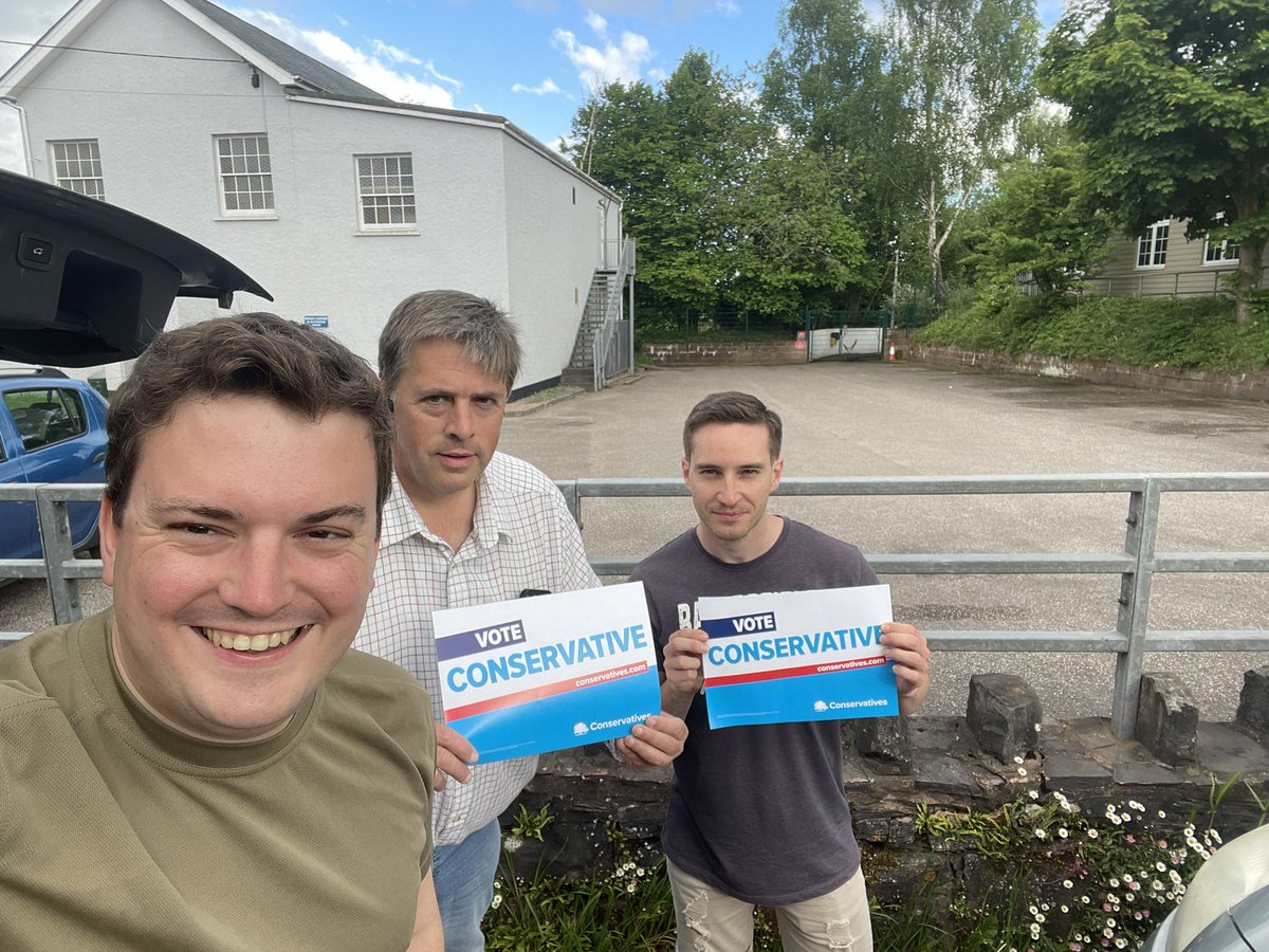 Great to be out this evening campaigning for #Conservatives with @CllrRChesterton in Tiverton and Honiton