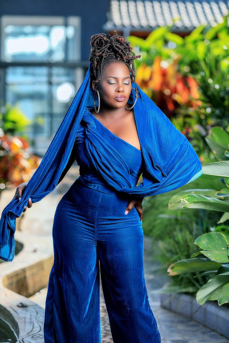 KayongoAnthony9's tweet photo. @933kfm @DoreenNasaasira Goodevening,@DoreenNasaasira Kindly play me #Essimu y'ekiro by @irynnamubiru ❤ My day was great 🙏 https://t.co/7WzKBzsTVu